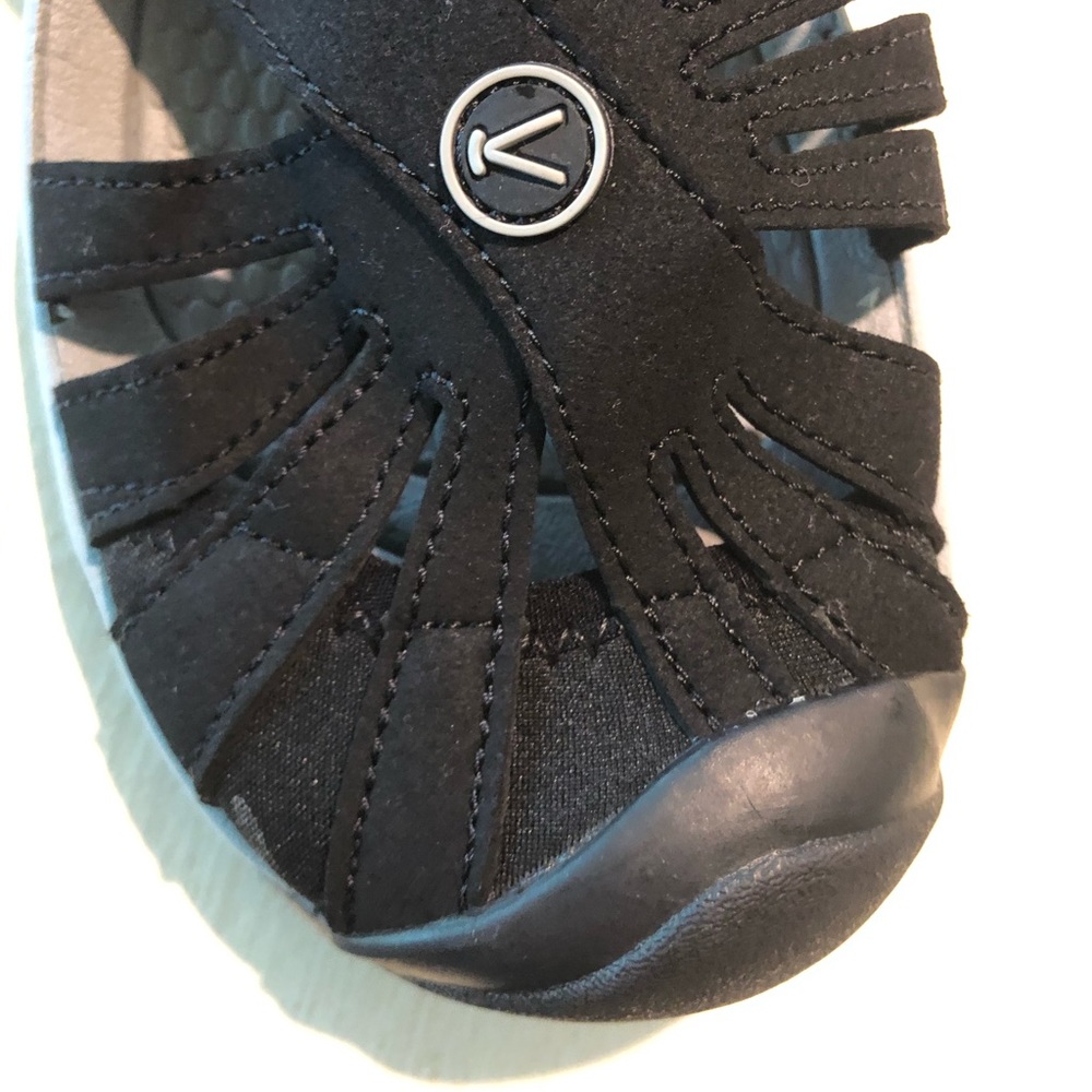 Keen rose sandal like new 8 black